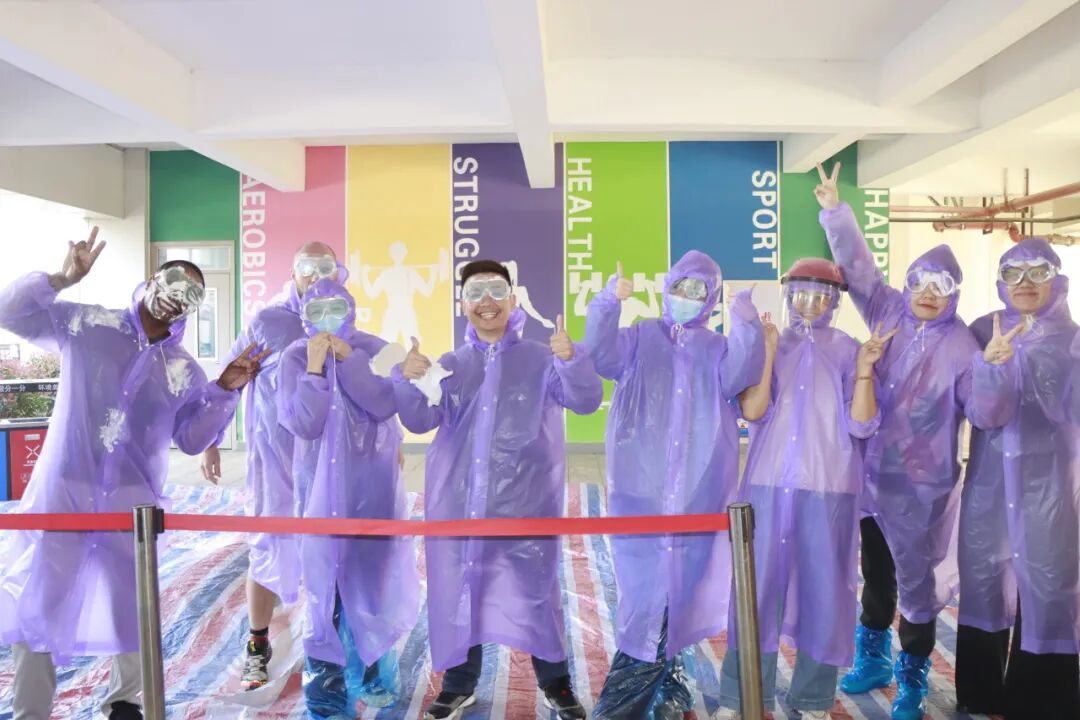 Students and teachers joining the Jiangxi charity challenge
