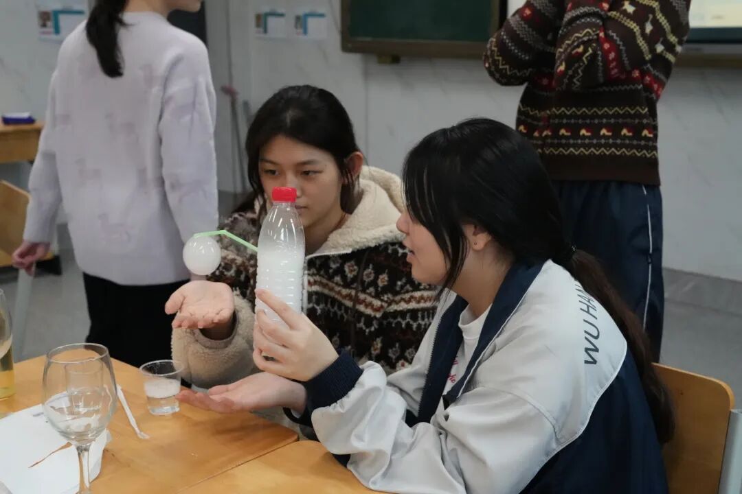 Dry-ice experiment during Wuhan Pi Day